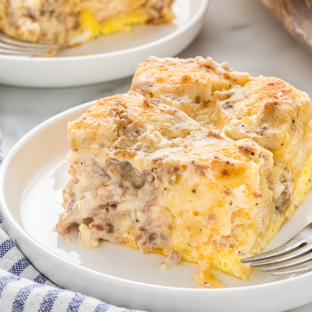 Biscuit Gravy Breakfast Casserole