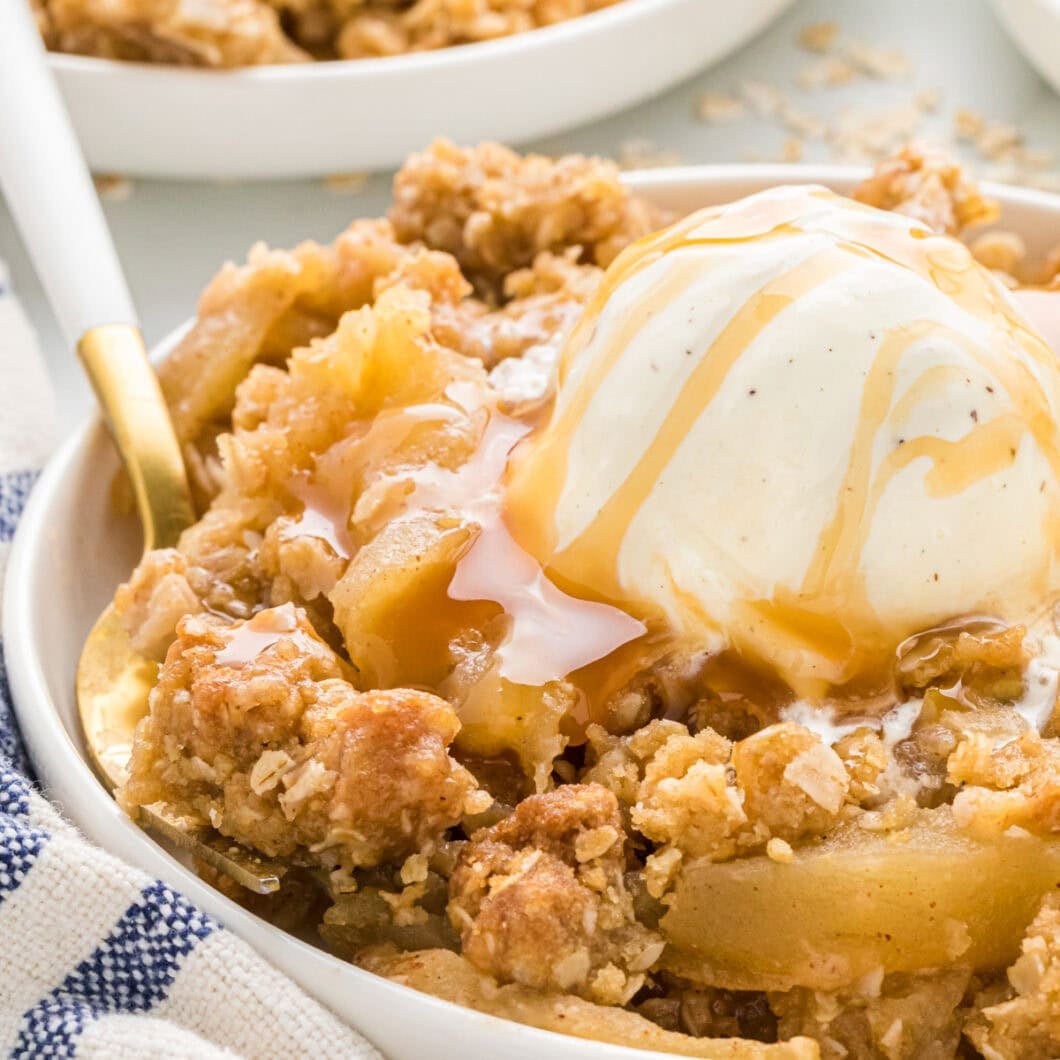 Apple Crisp with Brown Sugar and Oat Topping